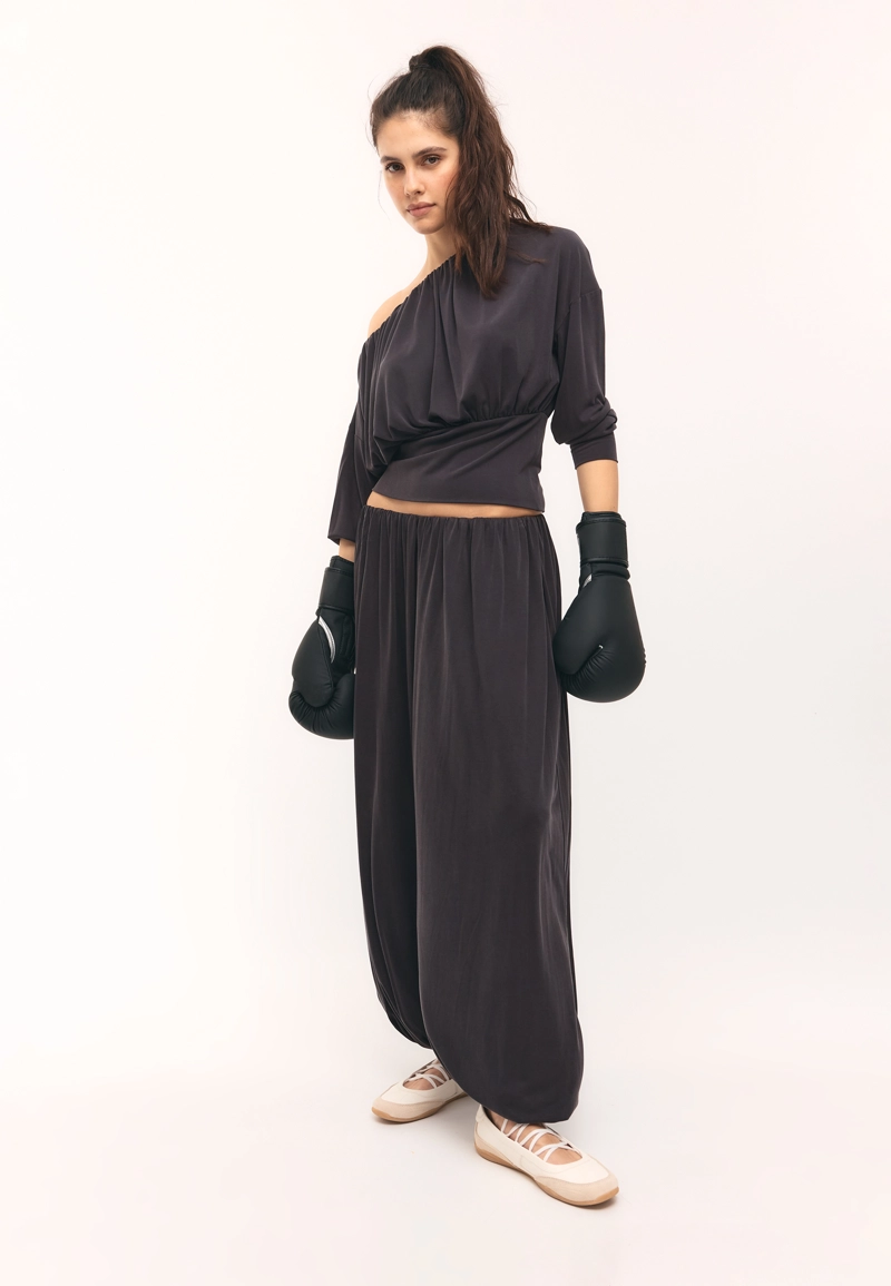 Брюки-баллон из мягкой струящейся ткани