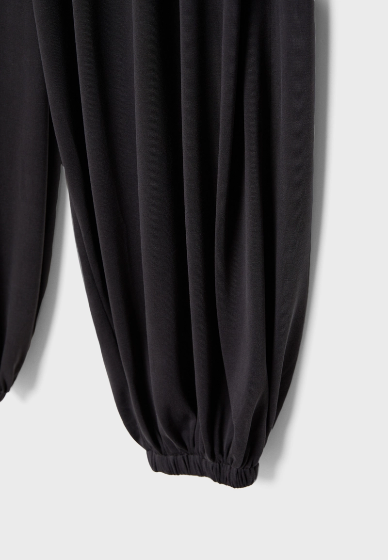 Брюки-баллон из мягкой струящейся ткани