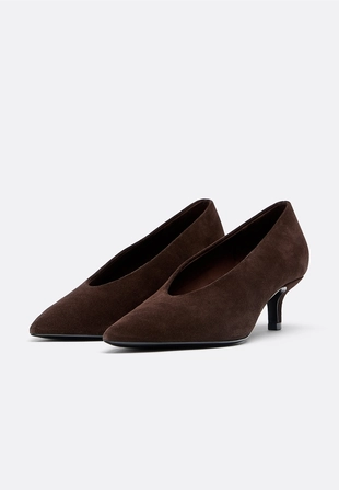 Закрытые кожаные туфли на каблуке- Заказать в России