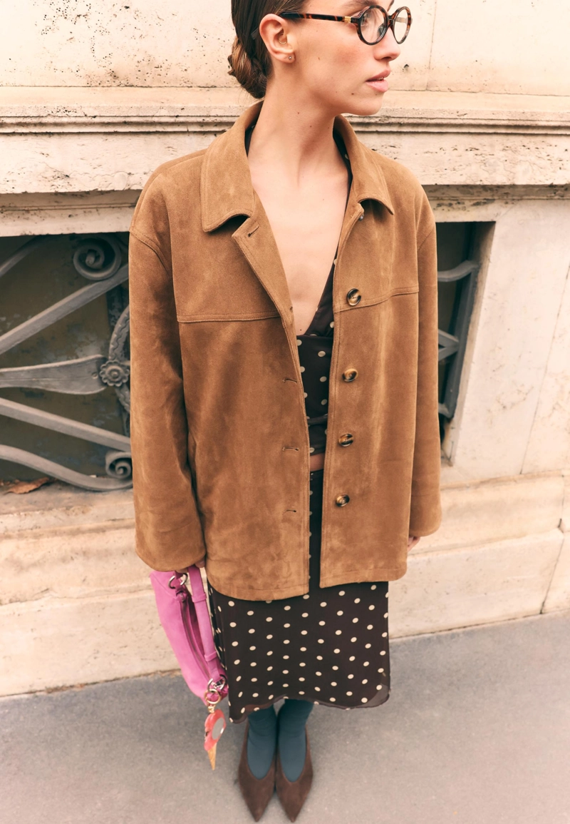 Закрытые кожаные туфли на каблуке