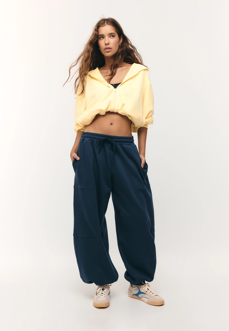 Толстовка-бомбер с принтом на капюшоне