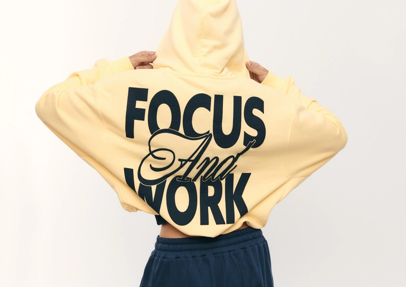 Толстовка-бомбер с принтом на капюшоне