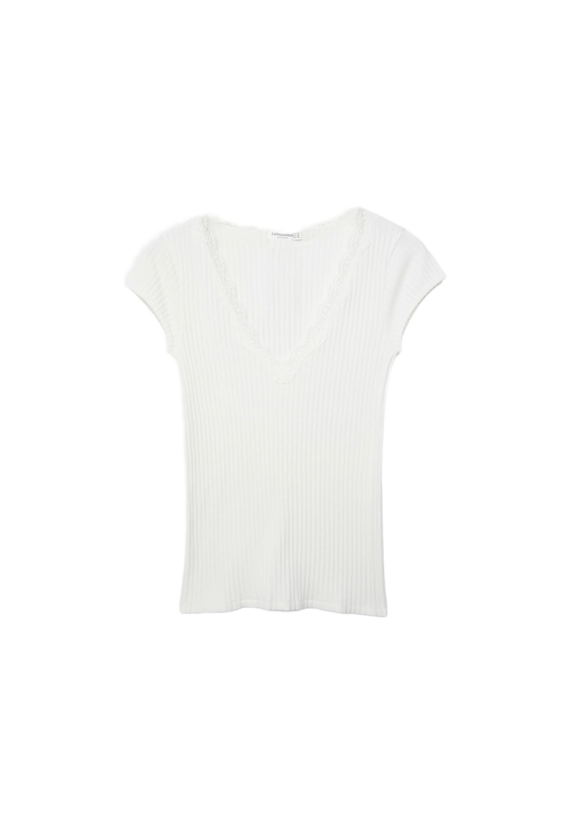Футболка в рубчик с V-образным вырезом и кружевом