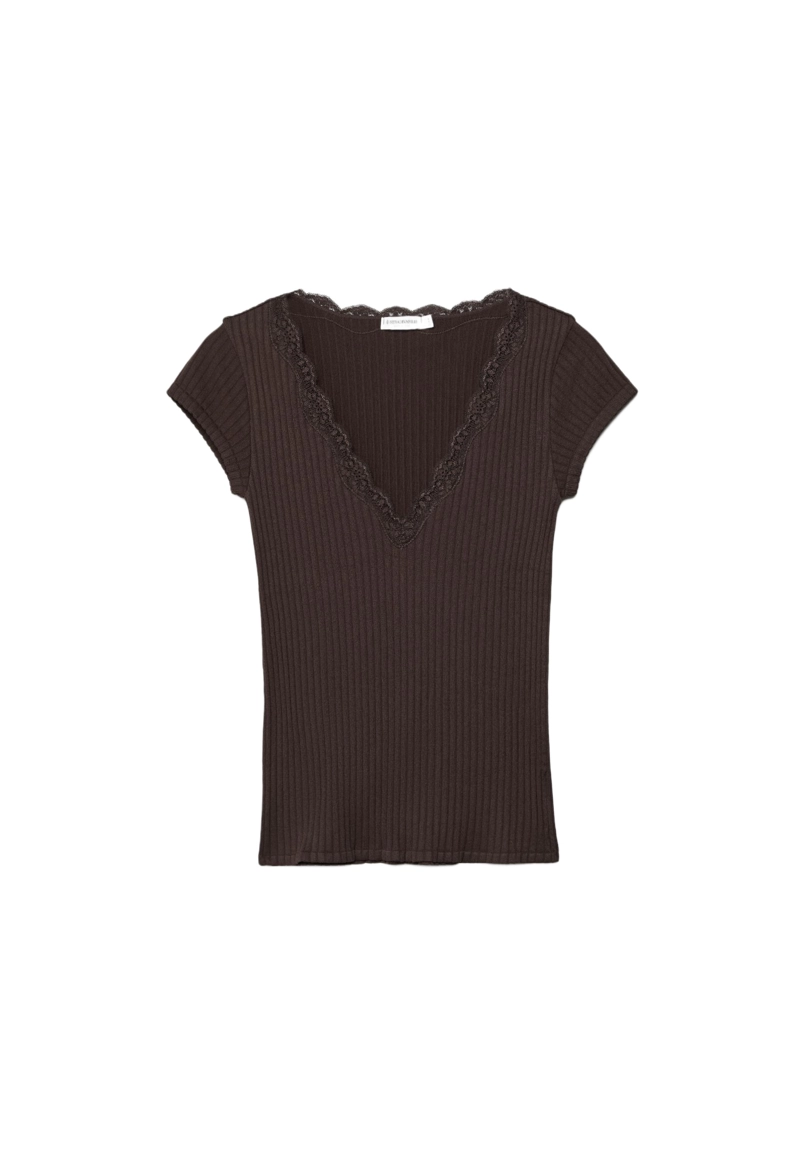 Футболка в рубчик с V-образным вырезом и кружевом