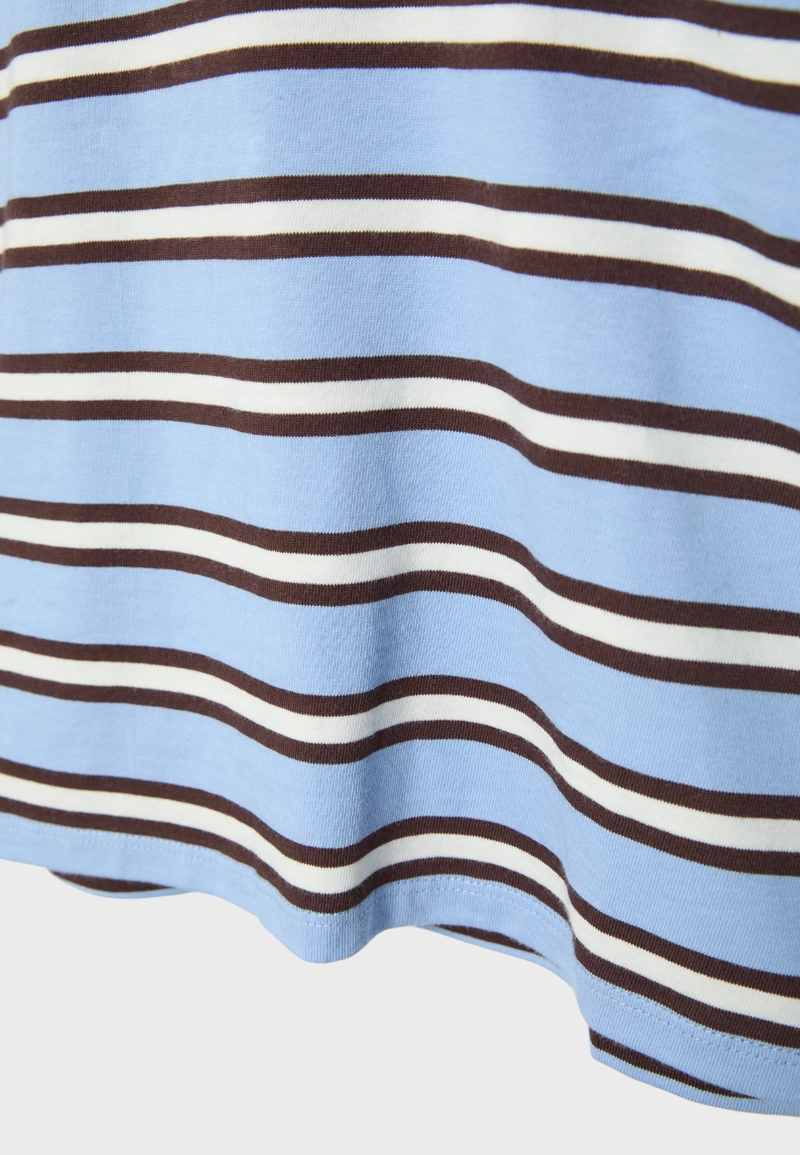 Полосатая футболка с короткими рукавами