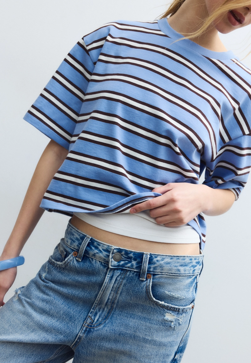 Полосатая футболка с короткими рукавами