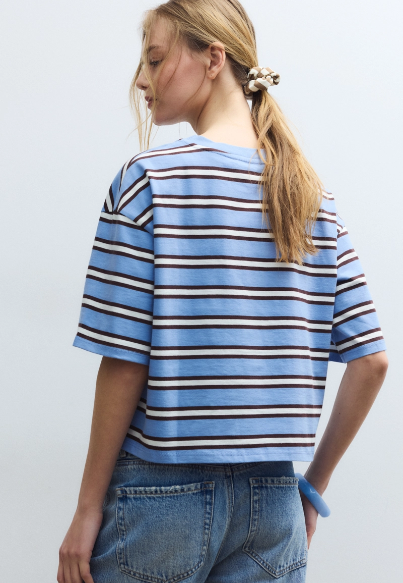 Полосатая футболка с короткими рукавами