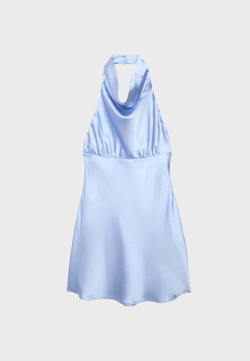 Короткое атласное платье с горловиной халтер