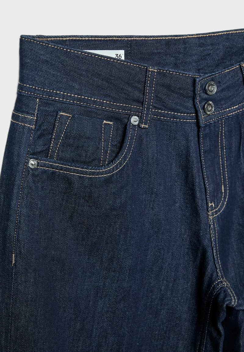 Джинсы с низкой посадкой и двойной пуговицей