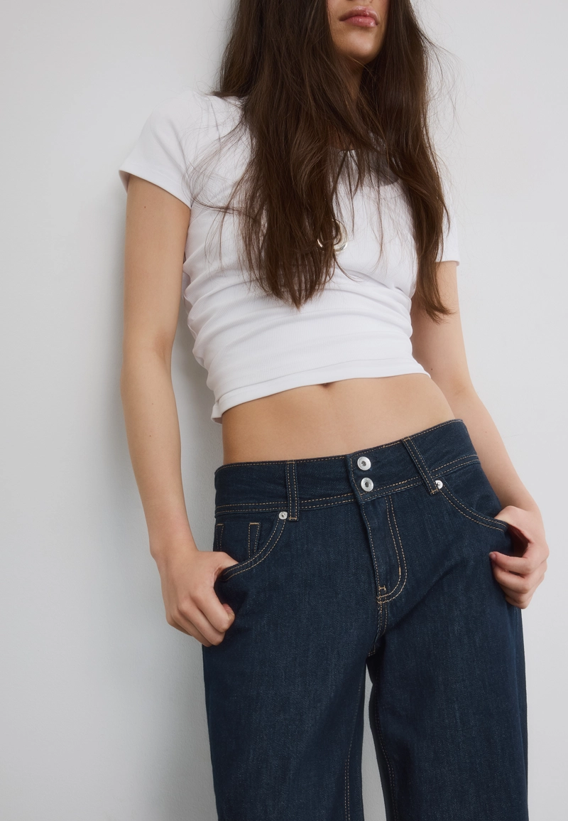 Джинсы с низкой посадкой и двойной пуговицей