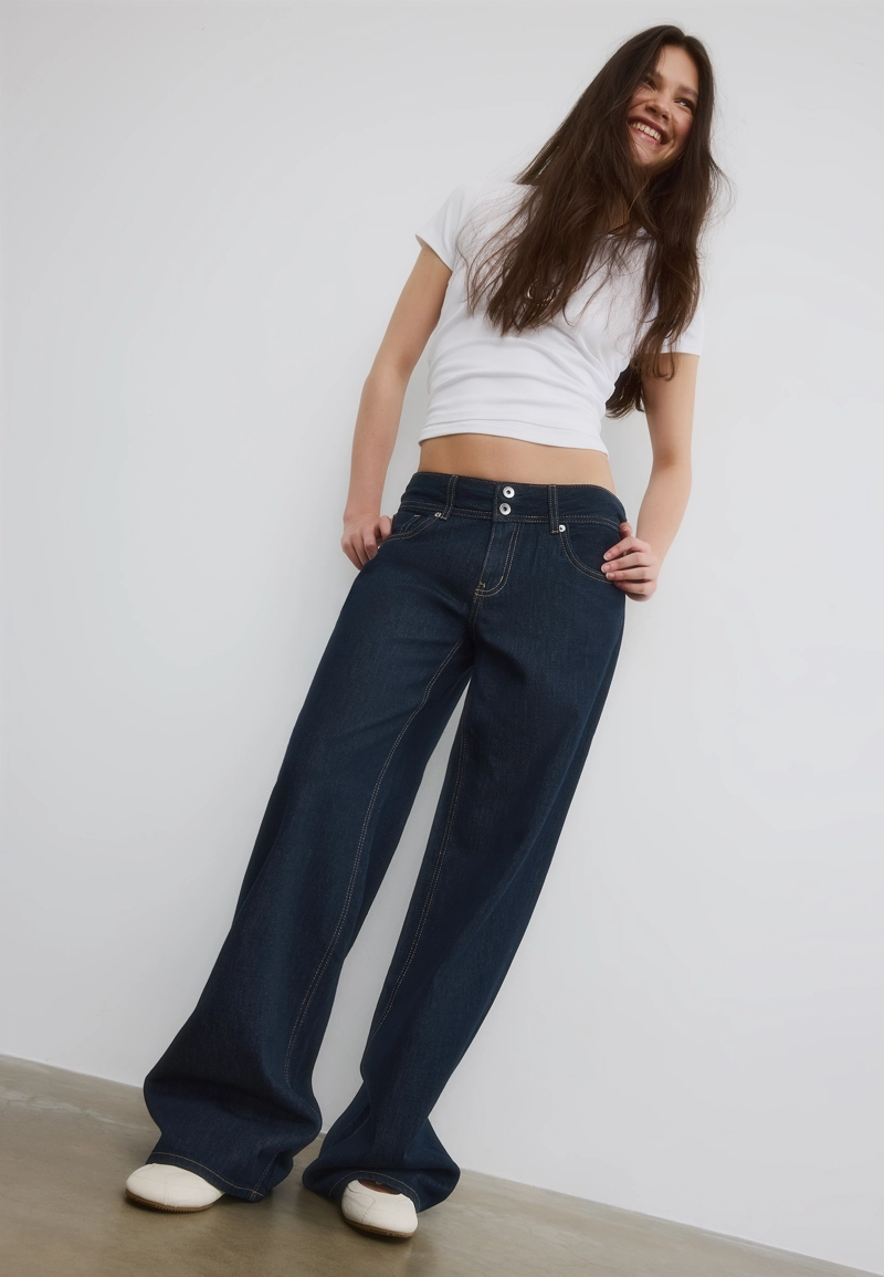 Джинсы с низкой посадкой и двойной пуговицей