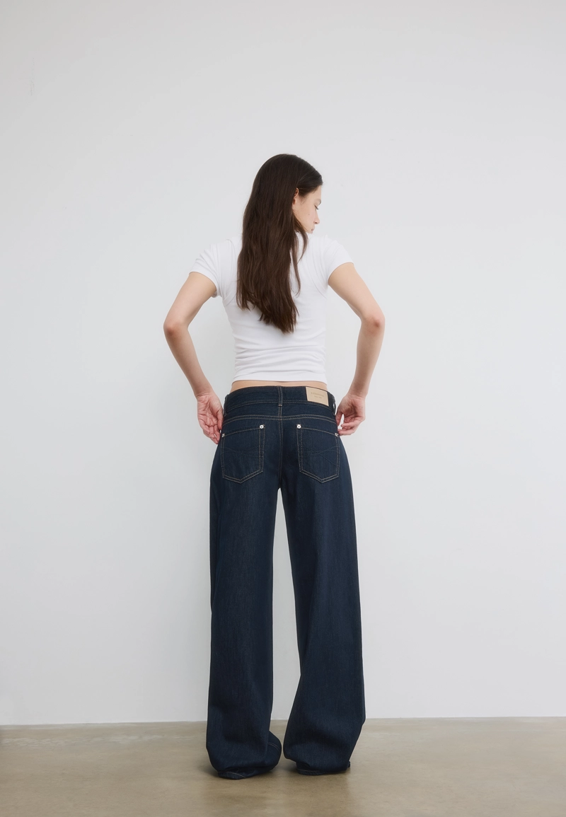 Джинсы с низкой посадкой и двойной пуговицей