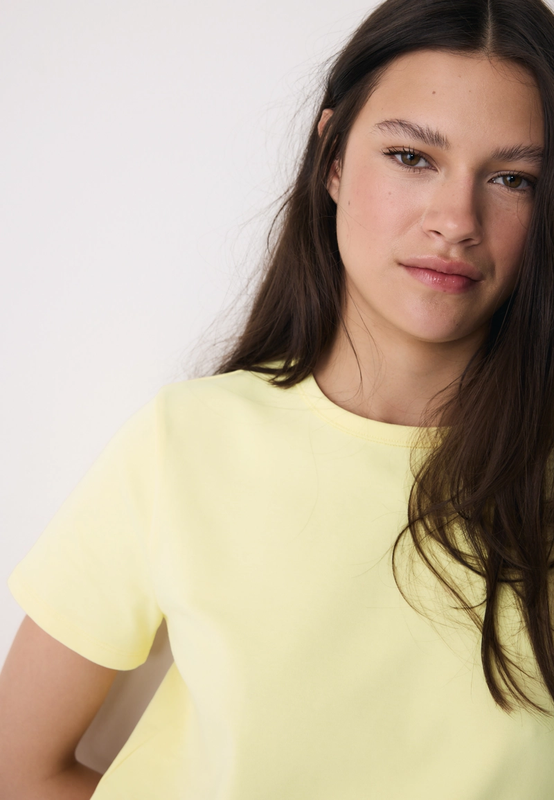 Базовая футболка regular из мягкой ткани