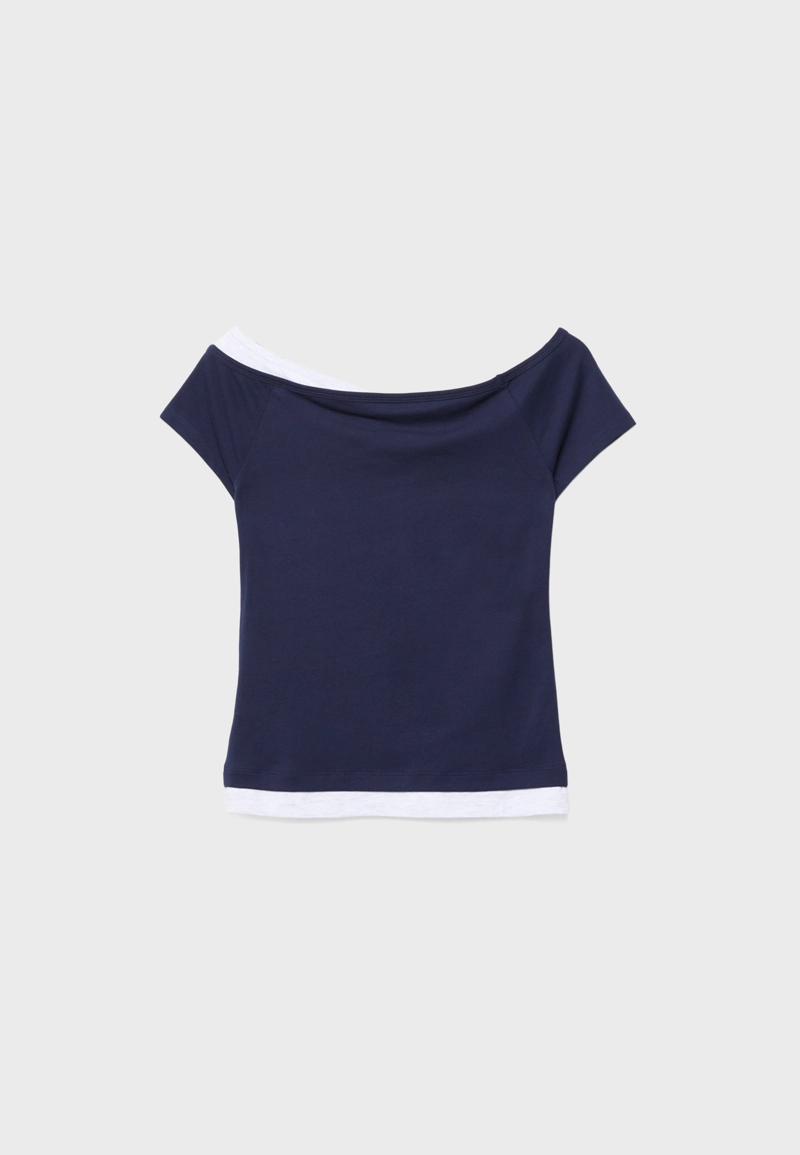 Футболка с вырезом-лодочкой