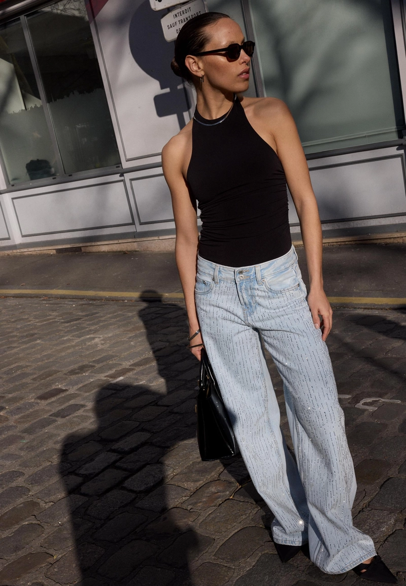 Джинсы с низкой посадкой, широкими штанинами и блестящей отделкой