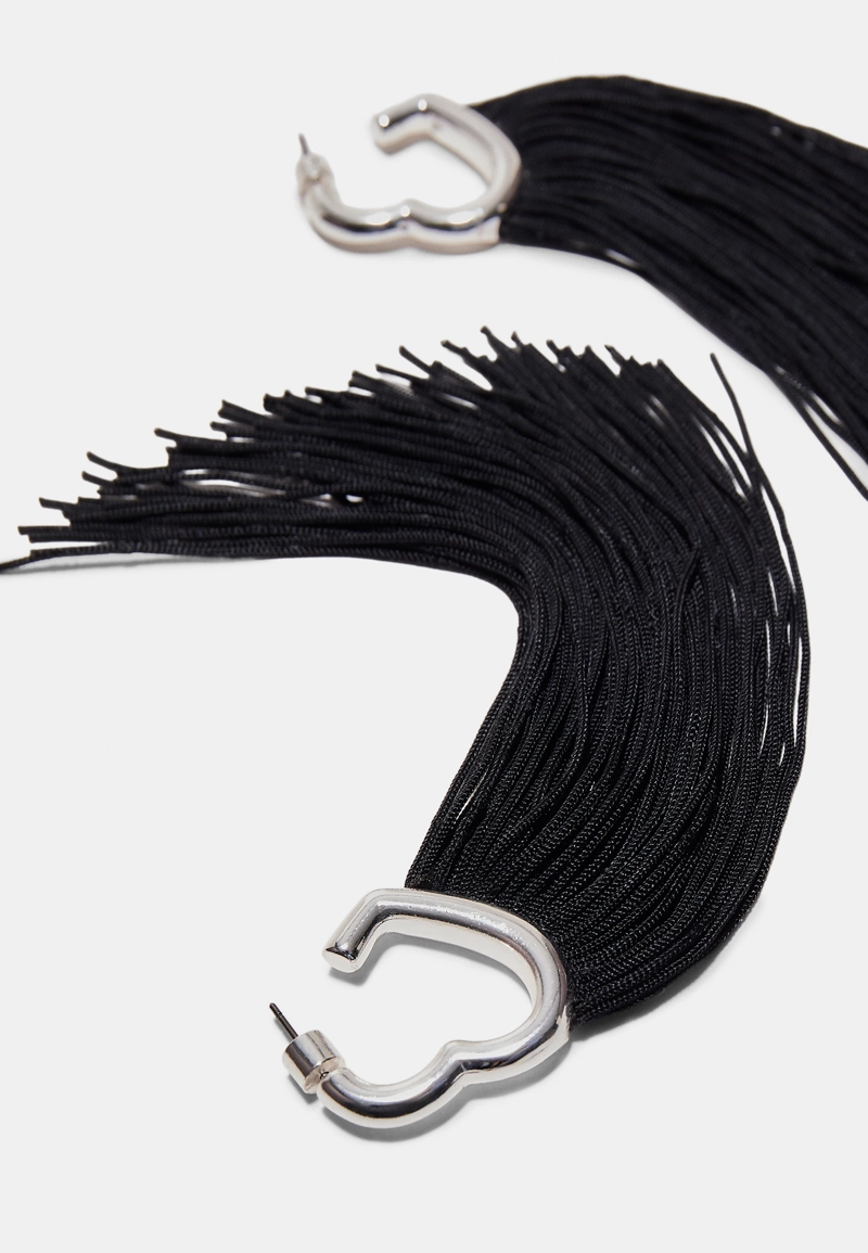 Длинные серьги-сердечки с бахромой