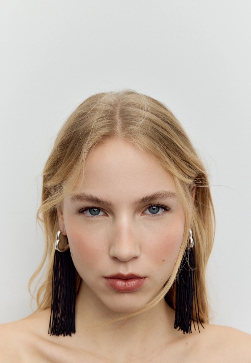 Длинные серьги-сердечки с бахромой