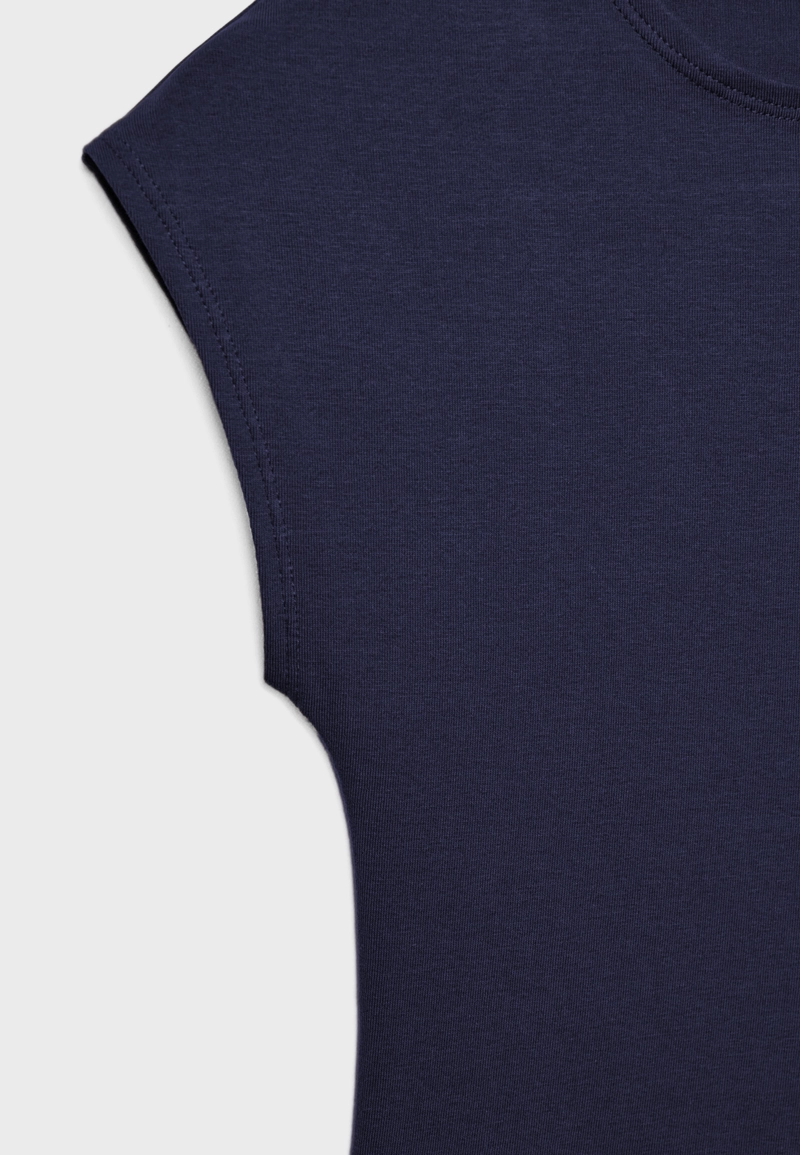 Базовая приталенная укороченная футболка