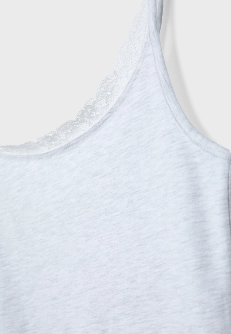 Топ на бретелях с кружевом