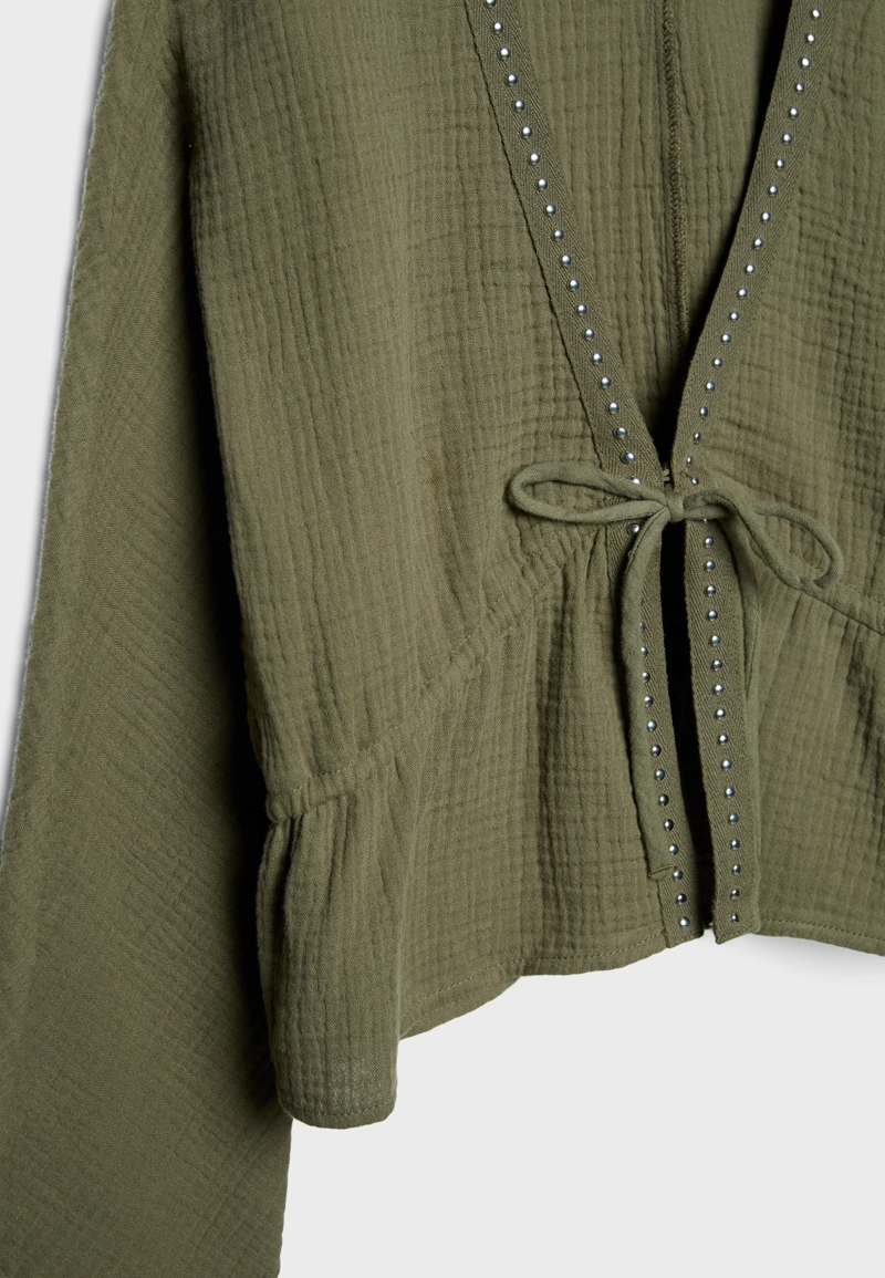 Рубашка с открытыми заклепками