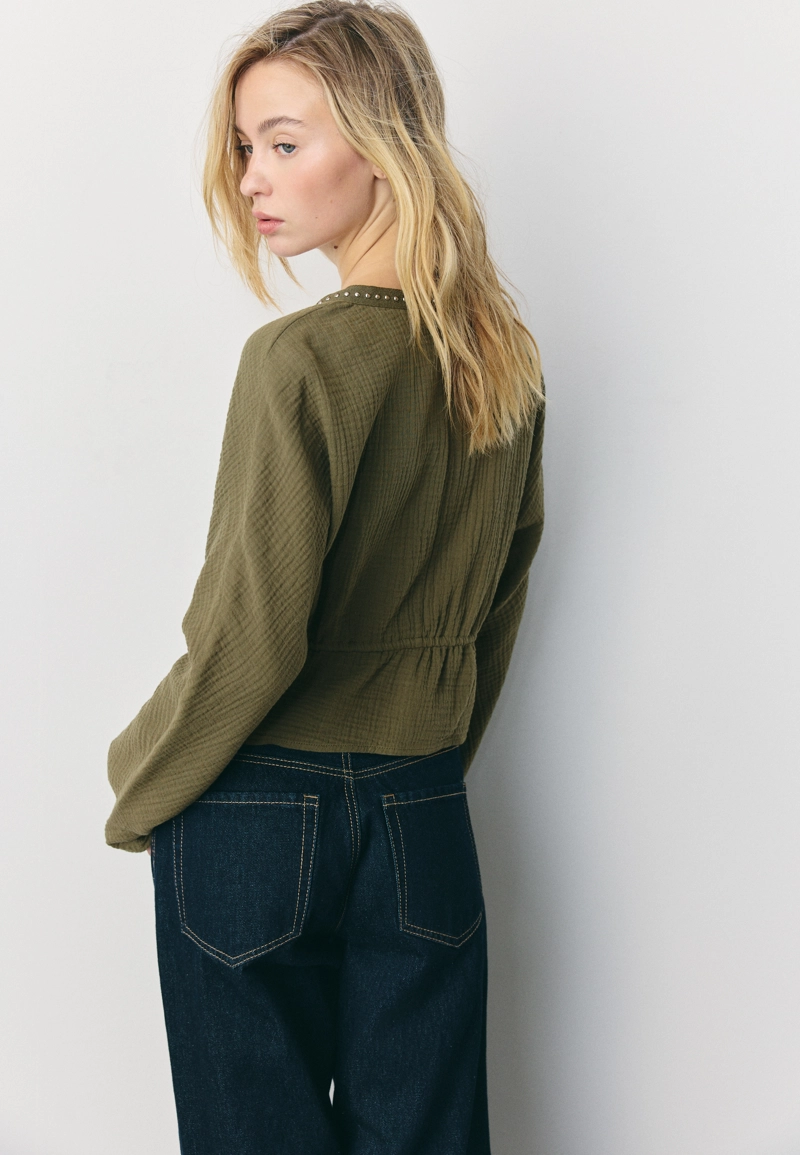 Рубашка с открытыми заклепками