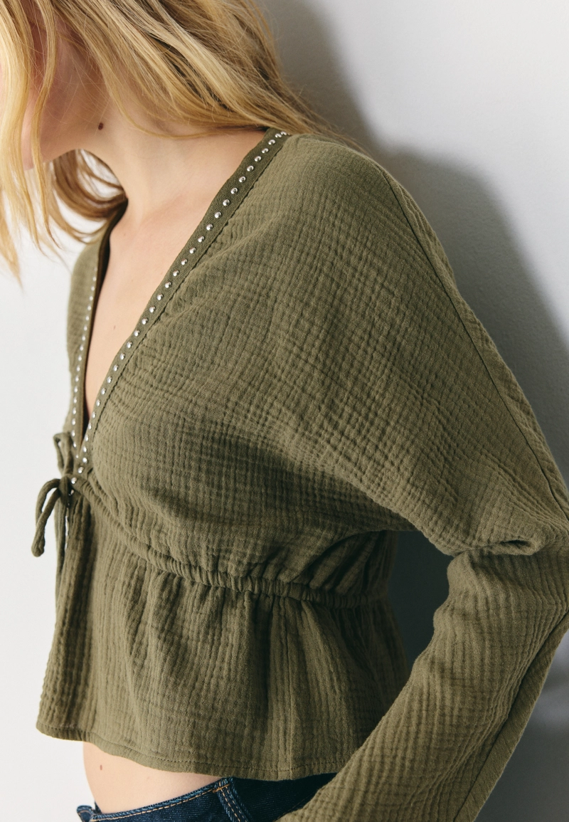 Рубашка с открытыми заклепками