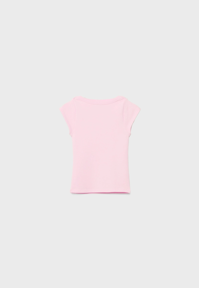 Базовая футболка с вырезом «лодочка»