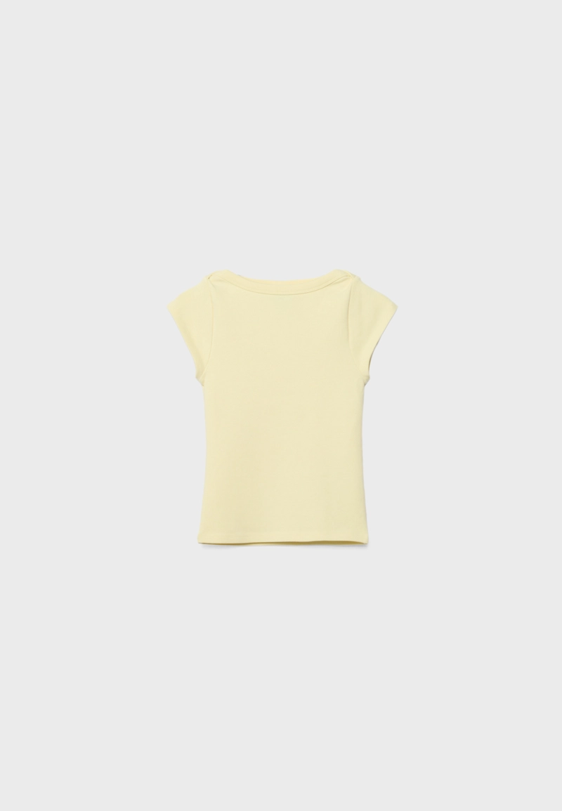 Базовая футболка с вырезом «лодочка»