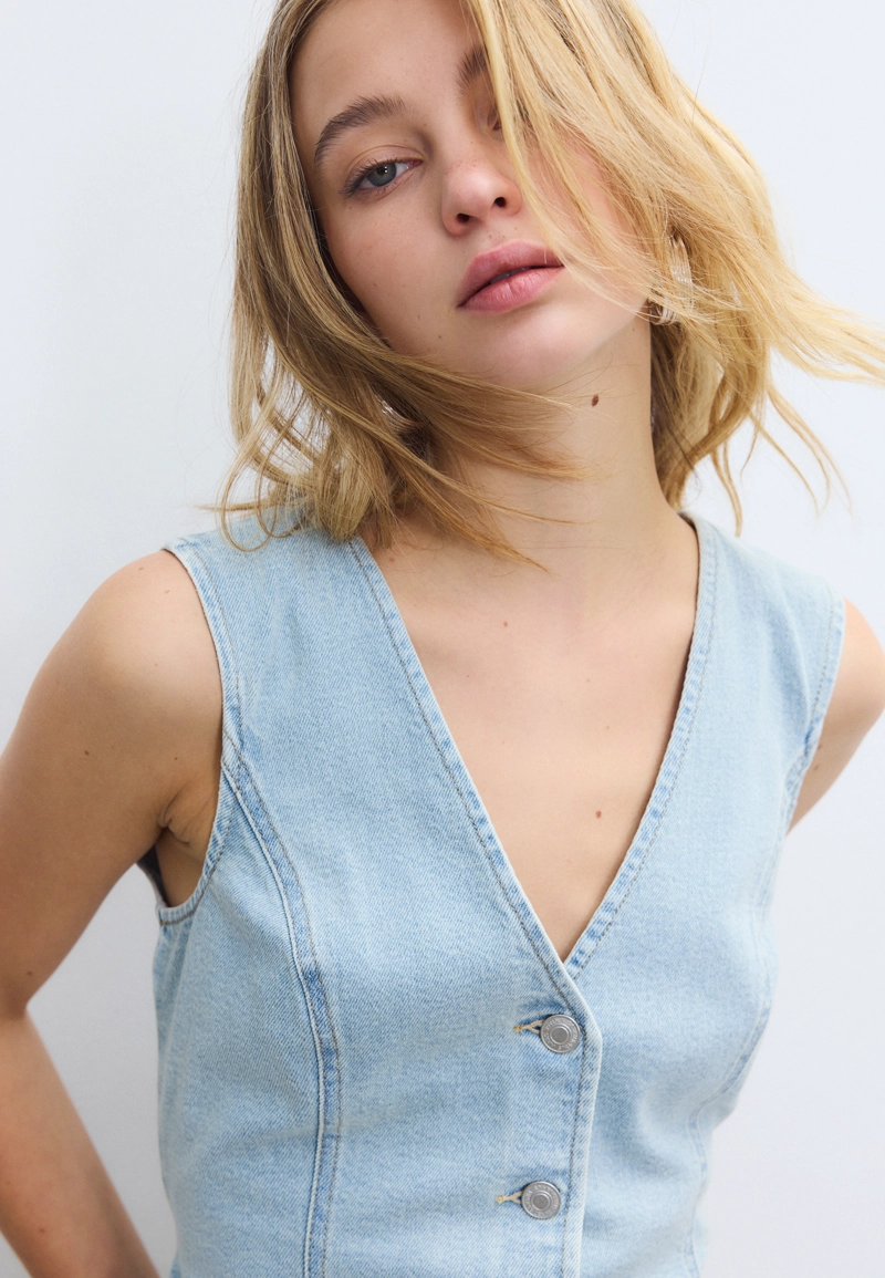 Приталенный джинсовый топ