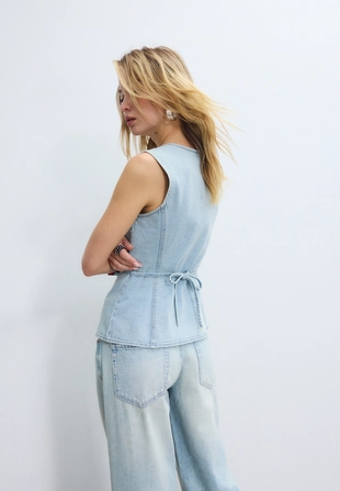 Приталенный джинсовый топ- Заказать в России