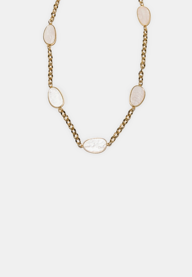 Металлический пояс с цветными камнями и цепочкой