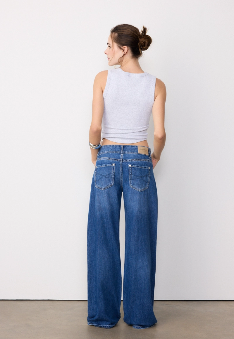 Джинсы с низкой посадкой на двух пуговицах