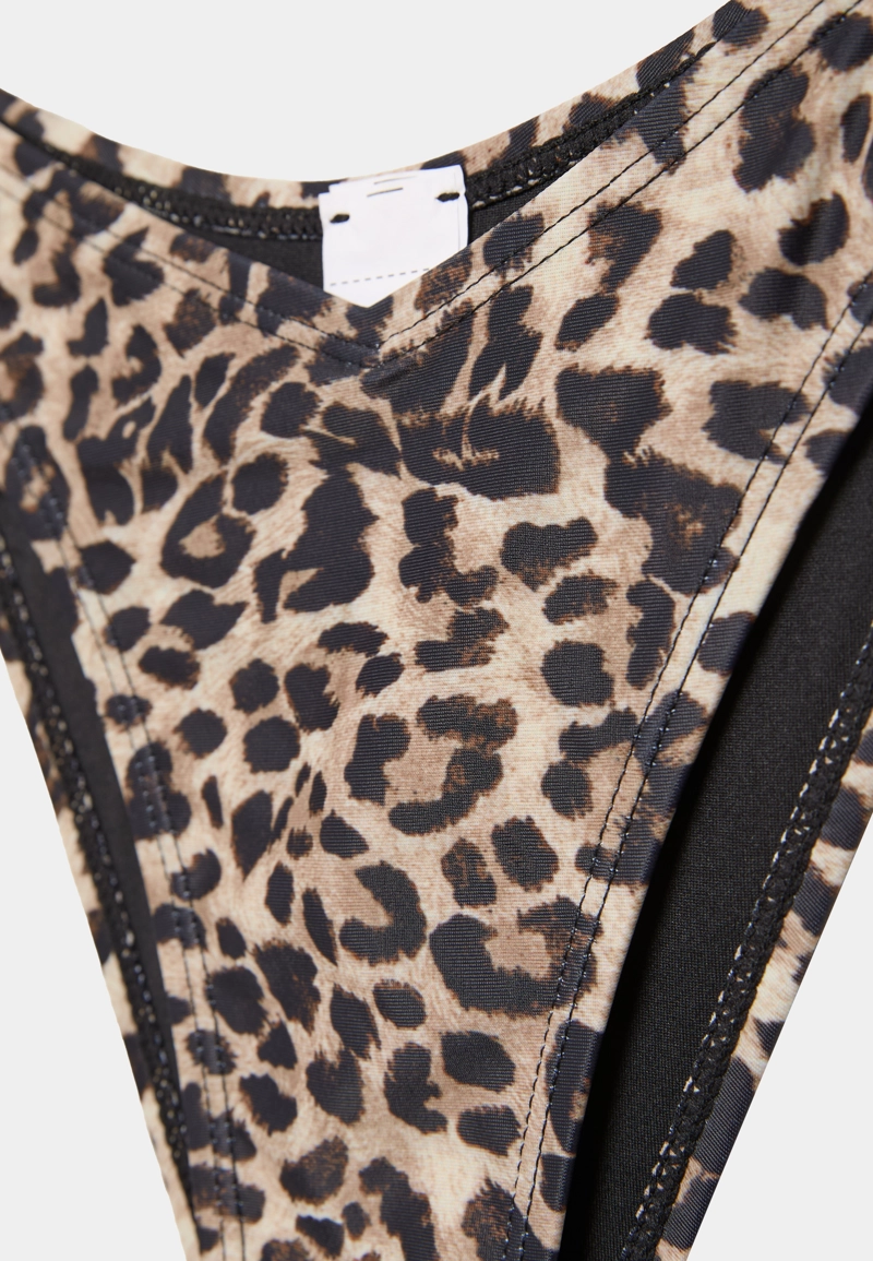 Базовые плавки бикини трусы бразильяно с V-образным вырезом