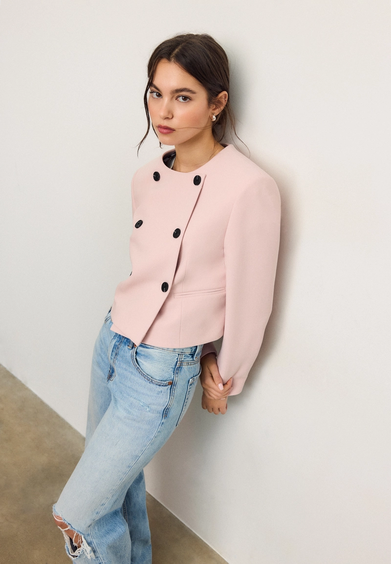 Укороченный пиджак с круглым вырезом