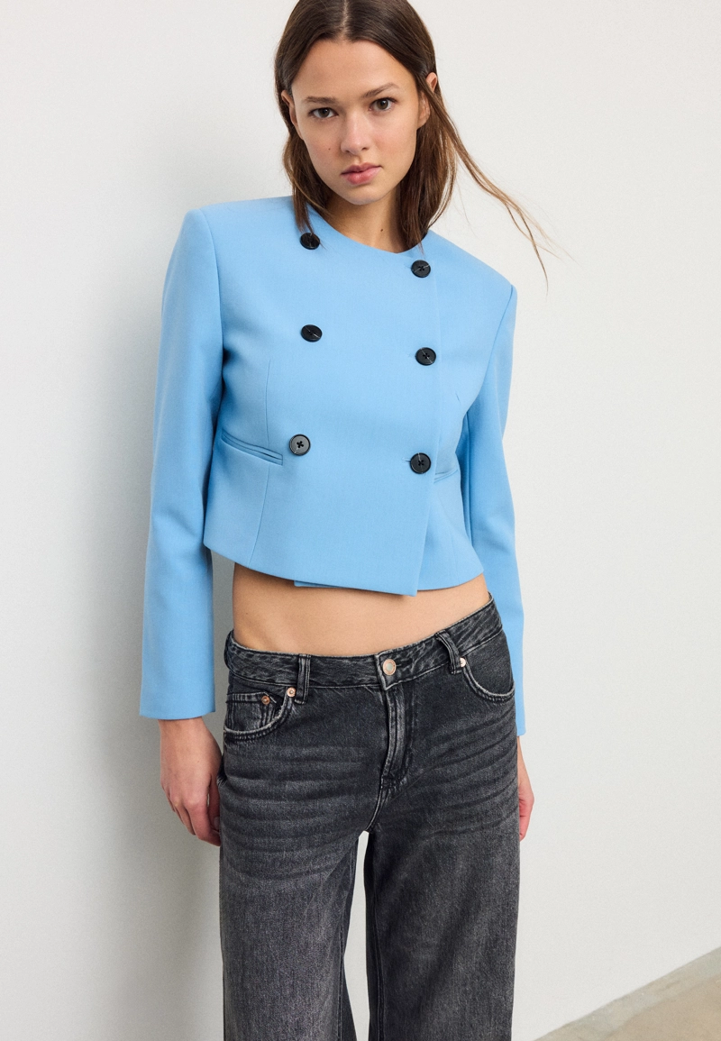 Укороченный пиджак с круглым вырезом