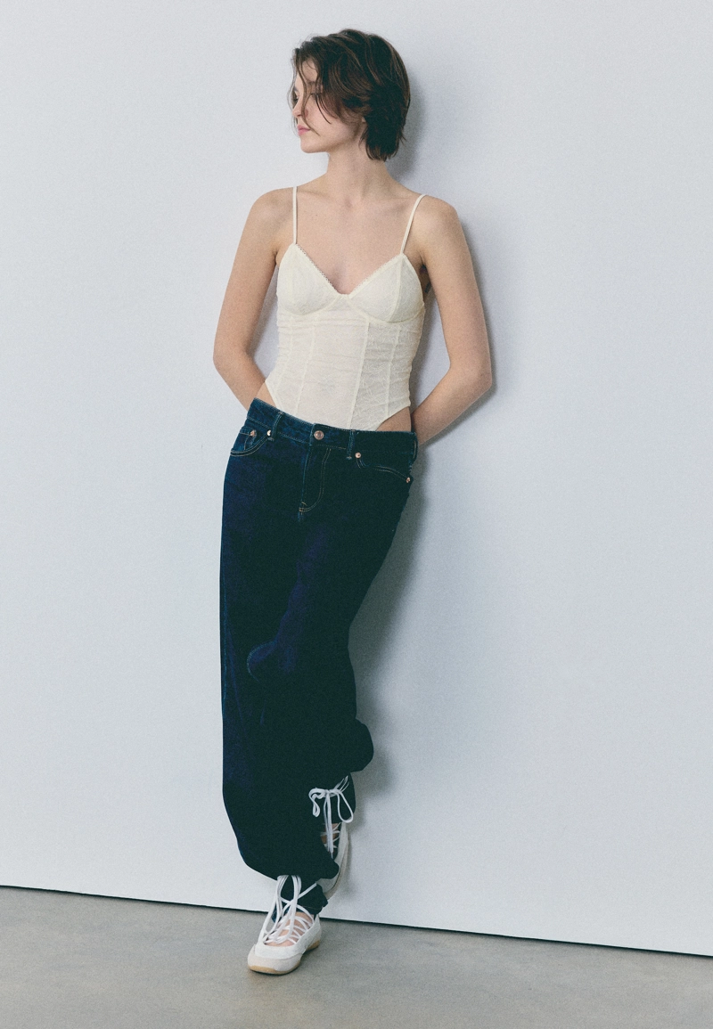 Боди на бретельках с кружевом