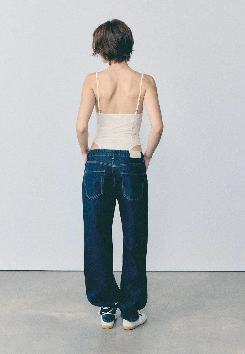 Боди на бретельках с кружевом