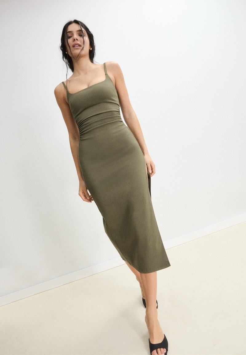 Платье миди из бенгалина с квадратным вырезом