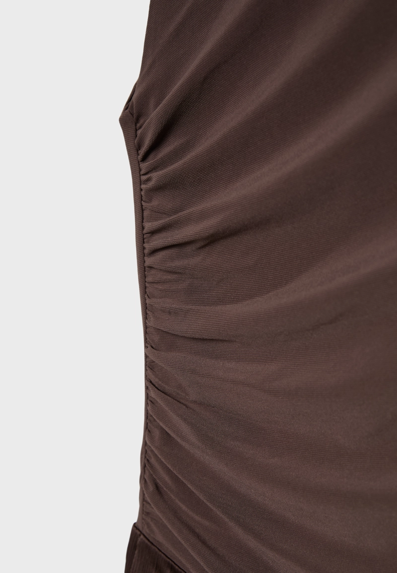 Атласный комбинезон с горловиной халтер