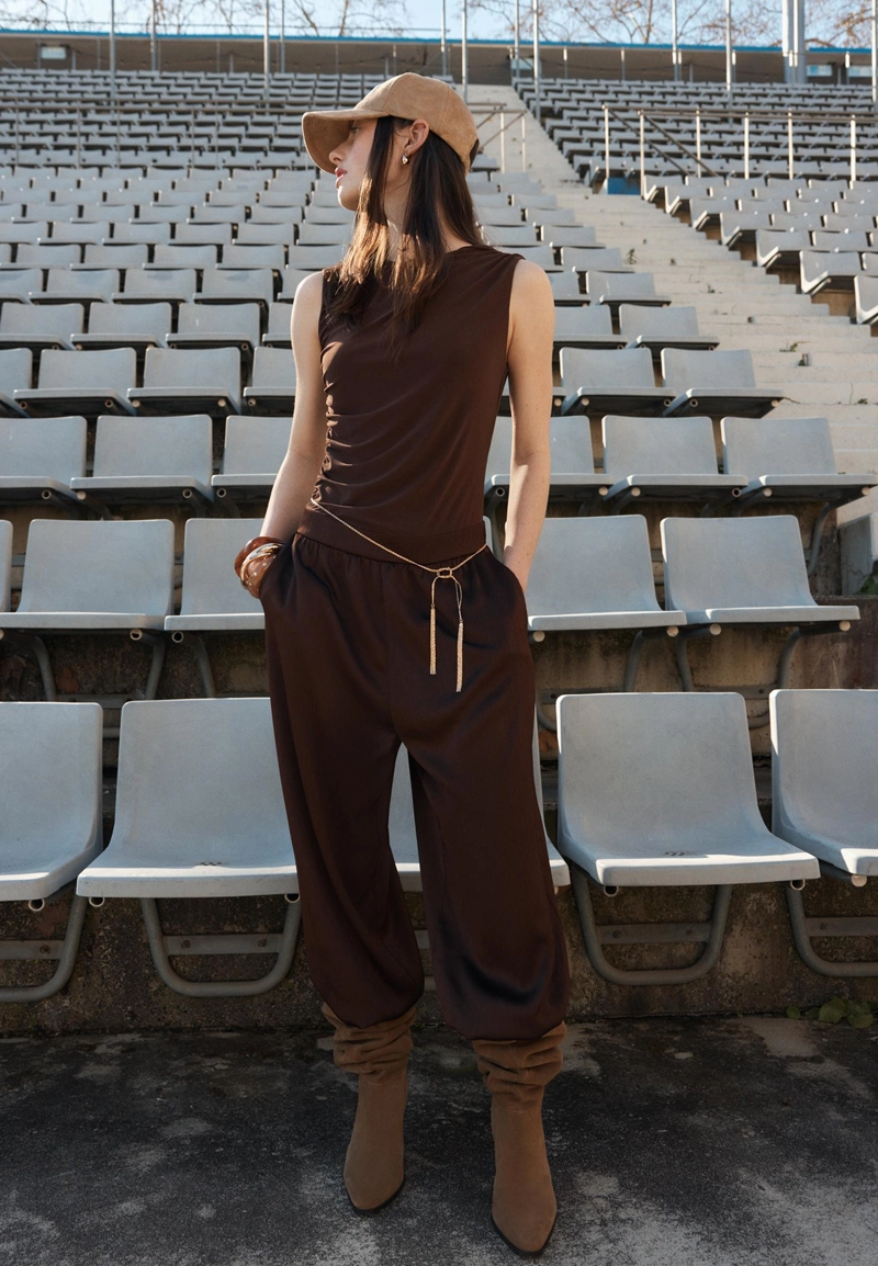 Атласный комбинезон с горловиной халтер