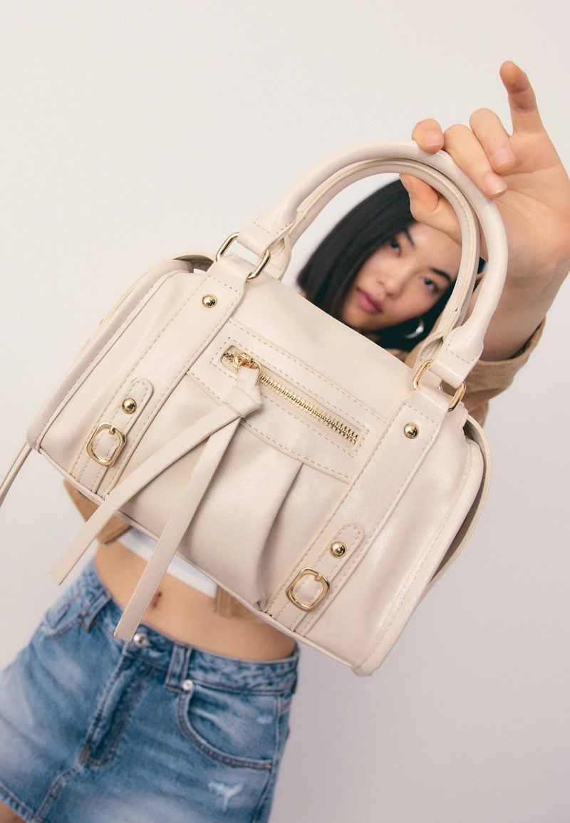 Сумка-боулинг с плечевым ремнем и молнией