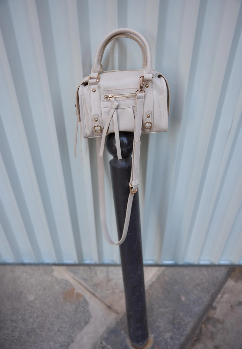 Сумка-боулинг с плечевым ремнем и молнией