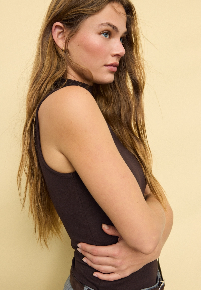 Майка с воротником-трубой