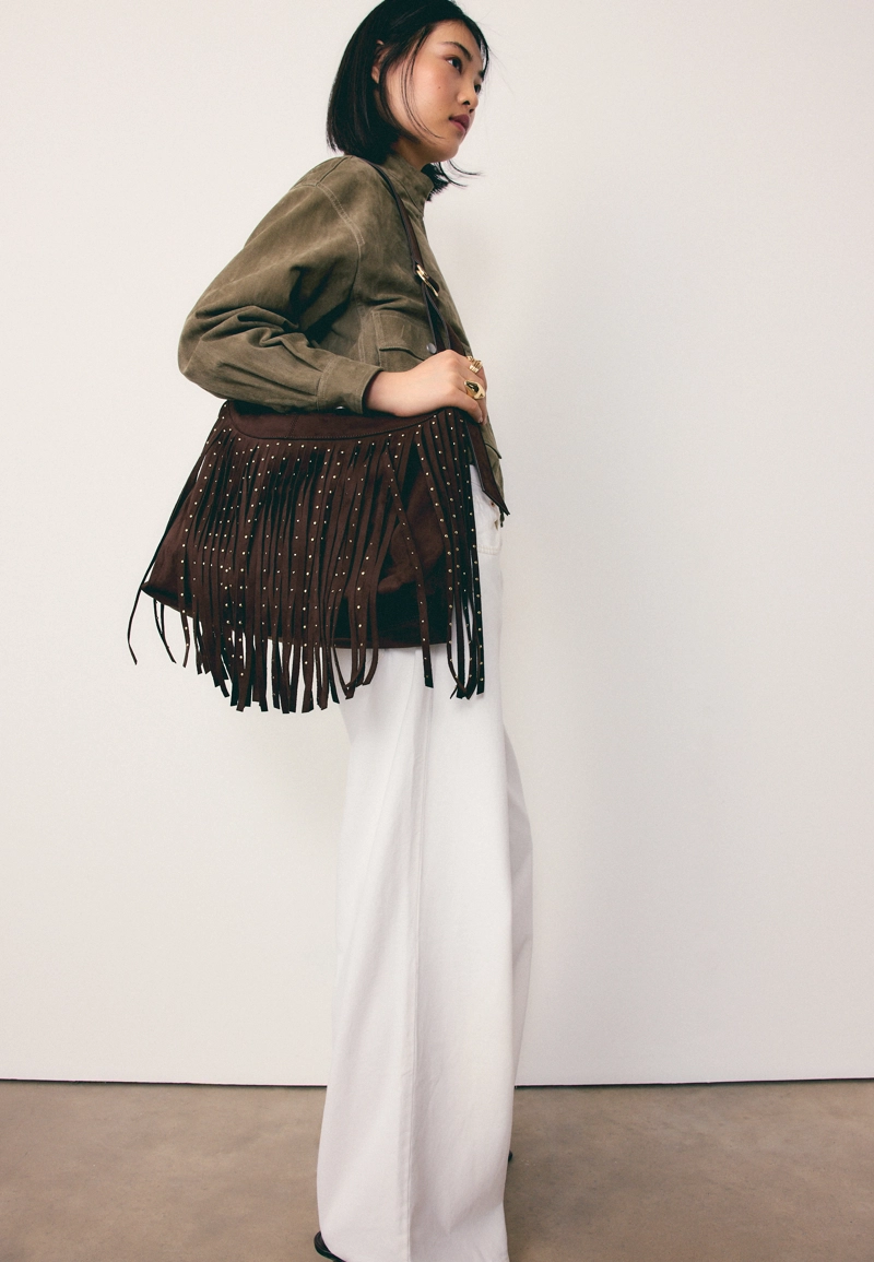 Сумка на плечо с мягкой отделкой и бахромой