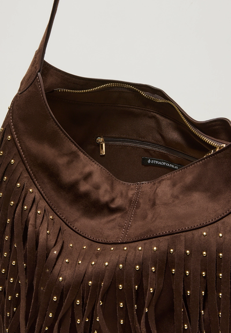 Сумка на плечо с мягкой отделкой и бахромой