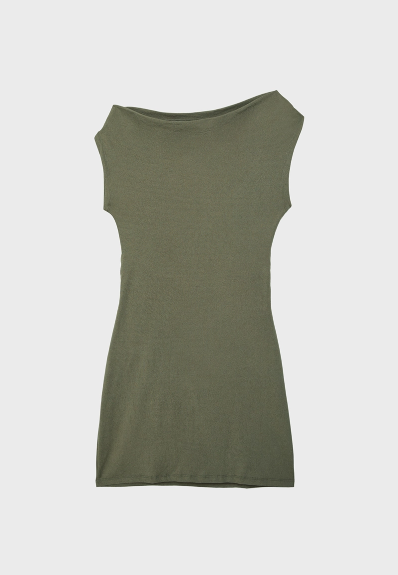 Короткое асимметричное платье с заклепками