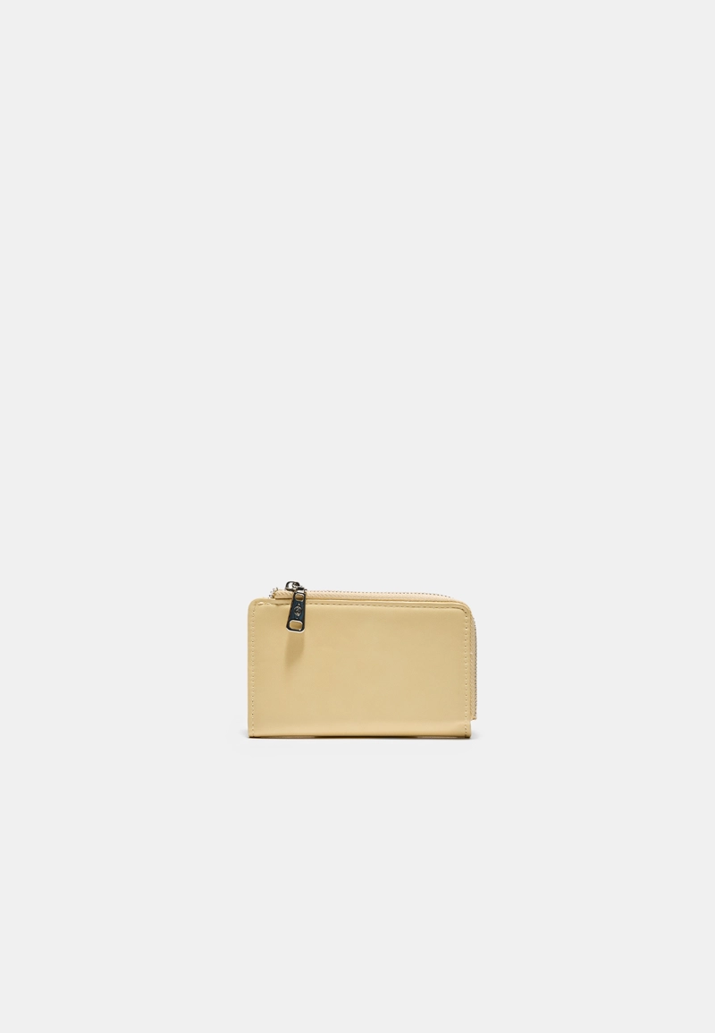 КАРТХОЛДЕР ИЗ ИСКУССТВЕННОЙ КОЖИ