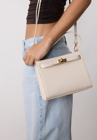 Жесткая сумка-коробка с плечевым ремнем- Заказать в России