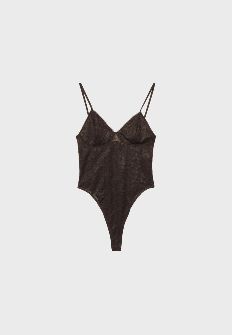 Боди на бретельках с кружевом