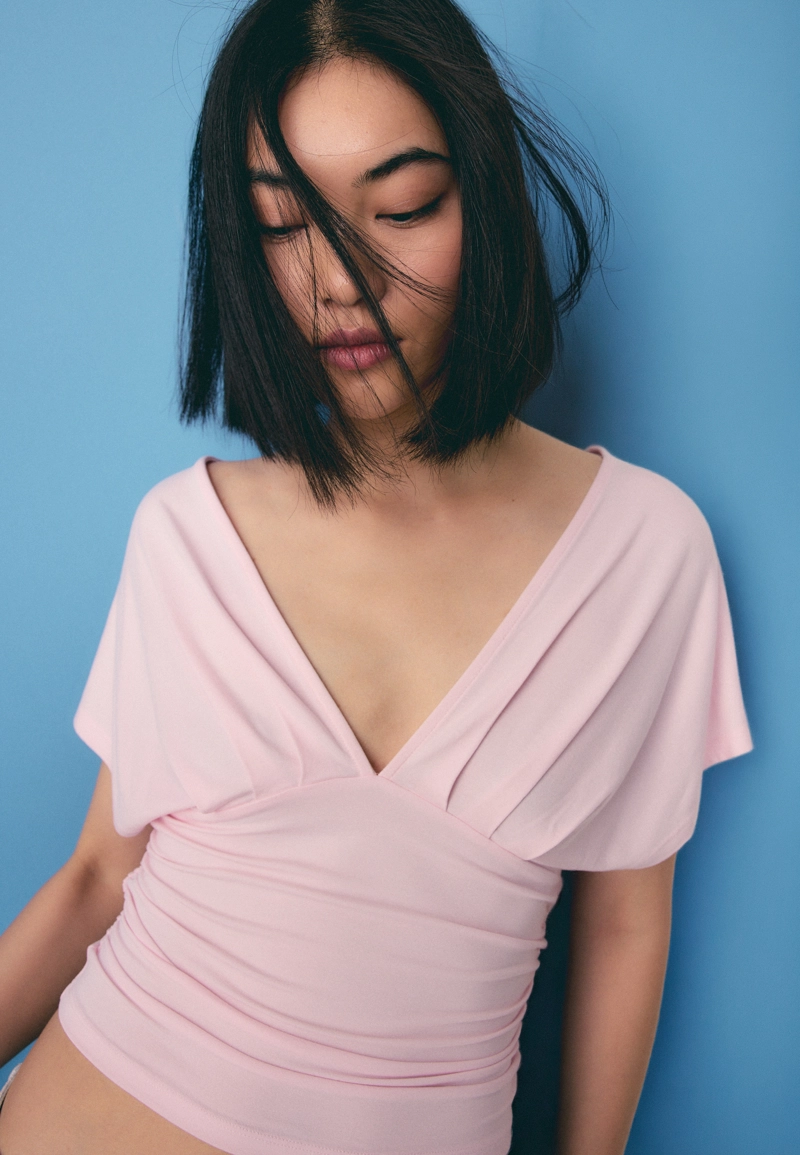 Футболка с V-образным вырезом